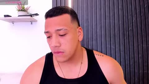 Snapshot of tom_muscle1 chatting on 11.05.25 Tom muscle1 online show from 11.05.25