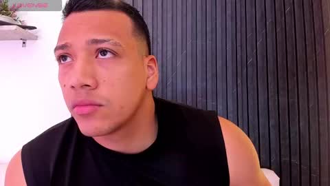 Snapshot of tom_muscle1 chatting on 11.06.25 Tom muscle1 online show from 11.06.25