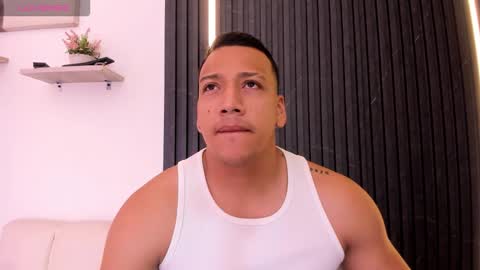 Snapshot of tom_muscle1 chatting on 11.08.25 Tom muscle1 online show from 11.08.25