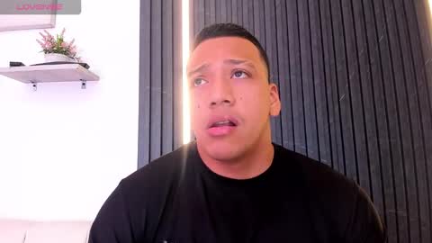 Snapshot of tom_muscle1 chatting on 11.09.25 Tom muscle1 online show from 11.09.25