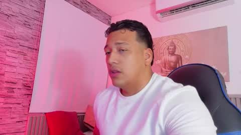 Snapshot of tom_muscle1 chatting on 02.11.26 Tom muscle1 online show from 02.11.26