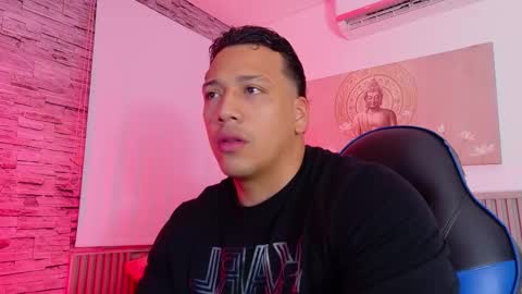 Snapshot of tom_muscle1 chatting on 02.14.26 Tom muscle1 online show from 02.14.26