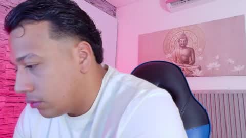 Snapshot of tom_muscle1 chatting on 02.25.26 Tom muscle1 online show from 02.25.26