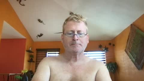 Snapshot of tomascausa chatting on 06.12.26 Hola online show from 06.12.26