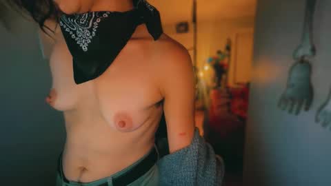 Snapshot of tomboy_titties chatting on 09.17.25 tomboy_titties online show from 09.17.25