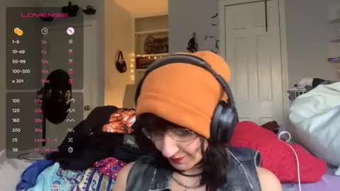 Snapshot of tomboy_titties chatting on 10.14.25 tomboy_titties online show from 10.14.25