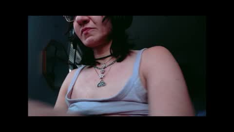 Snapshot of tomboy_titties chatting on 10.27.25 tomboy_titties online show from 10.27.25