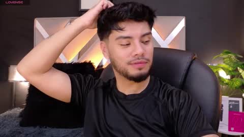 Snapshot of tommiduboiss chatting on 11.07.25 Tommy Dubois online show from 11.07.25