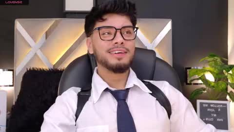 Snapshot of tommiduboiss chatting on 11.08.25 Tommy Dubois online show from 11.08.25