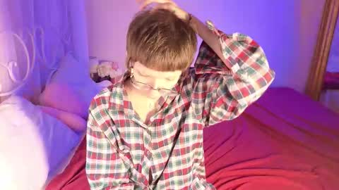 Snapshot of tommiehi chatting on 10.01.25 Tommie online show from 10.01.25