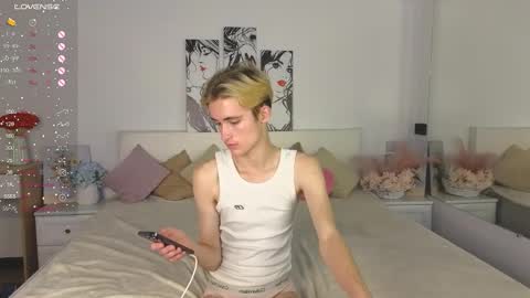 Snapshot of tommy18xxx chatting on 10.05.25 Tommy online show from 10.05.25