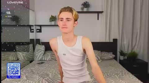 Snapshot of tommy18xxx chatting on 10.06.25 Tommy online show from 10.06.25