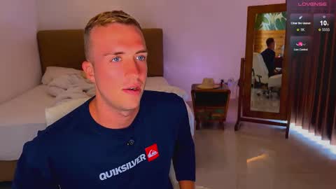 Snapshot of tommy_cumfinger chatting on 11.06.25 Tommy online show from 11.06.25