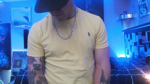 Snapshot of tommy_knuckles chatting on 01.05.25 Tommy online show from 01.05.25