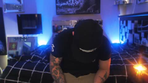 Snapshot of tommy_knuckles chatting on 01.05.25 Tommy online show from 01.05.25