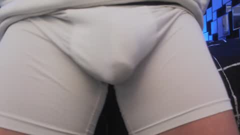 Snapshot of tommy_knuckles chatting on 01.08.25 Tommy online show from 01.08.25