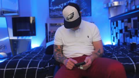 Snapshot of tommy_knuckles chatting on 01.19.25 Tommy online show from 01.19.25