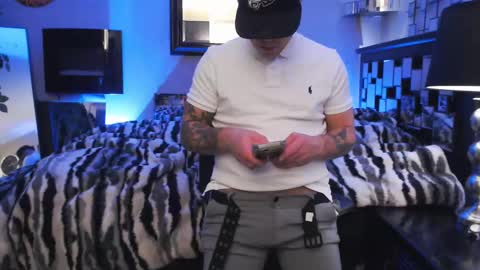 Snapshot of tommy_knuckles chatting on 02.21.25 Tommy online show from 02.21.25