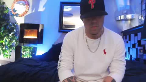 Snapshot of tommy_knuckles chatting on 03.04.25 Tommy online show from 03.04.25