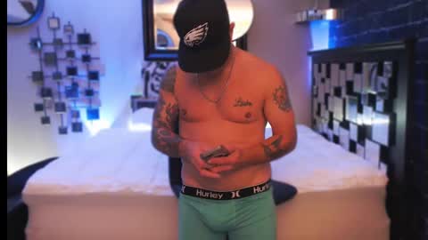 Snapshot of tommy_knuckles chatting on 09.23.25 Tommy online show from 09.23.25