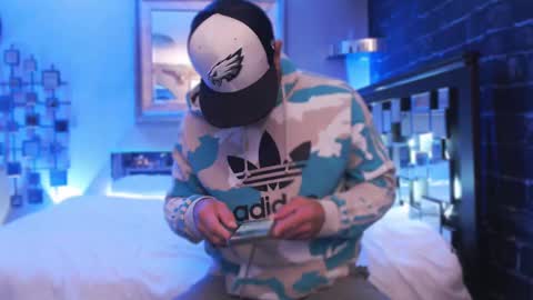 Snapshot of tommy_knuckles chatting on 10.02.25 Tommy online show from 10.02.25