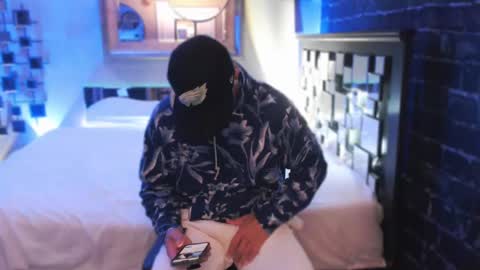 Snapshot of tommy_knuckles chatting on 10.11.25 Tommy online show from 10.11.25