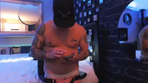 Snapshot of tommy_knuckles chatting on 11.03.25 Tommy online show from 11.03.25