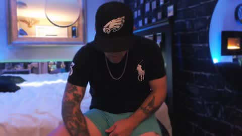 Snapshot of tommy_knuckles chatting on 11.04.25 Tommy online show from 11.04.25