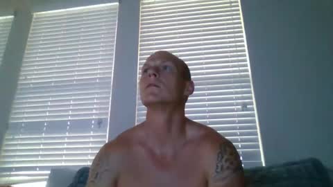 Snapshot of tommygunsfit chatting on 08.03.26 tommygunsfit online show from 08.03.26