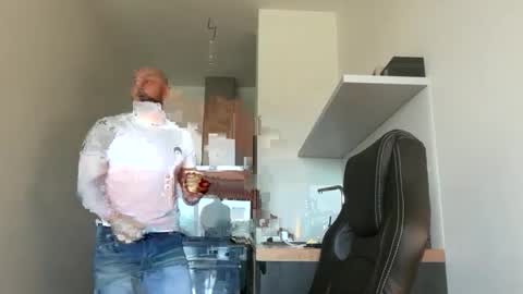 Snapshot of tommyx01 chatting on 10.01.25 Thomas Fit online show from 10.01.25