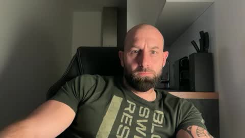 Snapshot of tommyx01 chatting on 10.04.25 Thomas Fit online show from 10.04.25