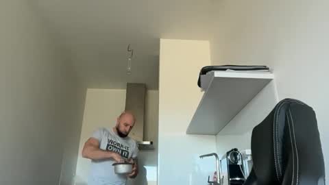 Snapshot of tommyx01 chatting on 10.19.25 Thomas Fit online show from 10.19.25