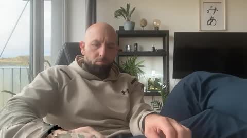 Snapshot of tommyx01 chatting on 10.24.25 Thomas Fit online show from 10.24.25