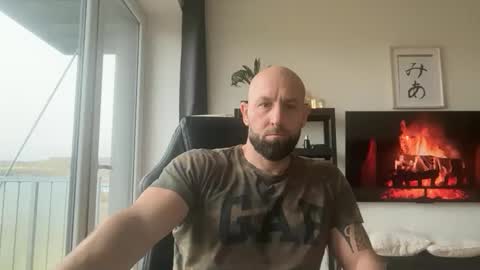 Snapshot of tommyx01 chatting on 10.25.25 Thomas Fit online show from 10.25.25