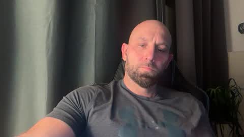 Snapshot of tommyx01 chatting on 10.30.25 Thomas Fit online show from 10.30.25