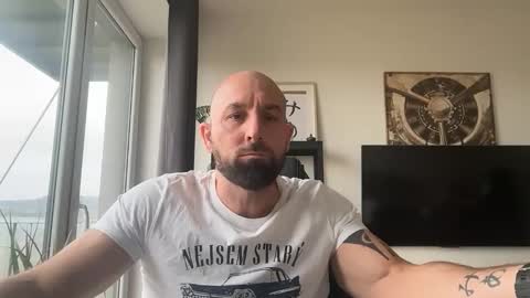 Snapshot of tommyx01 chatting on 11.10.25 Thomas Fit online show from 11.10.25