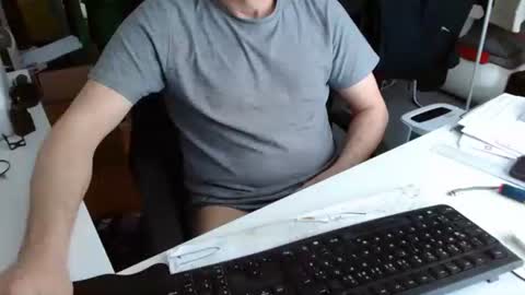 Snapshot of tomtom02029 chatting on 03.02.26 Tom online show from 03.02.26