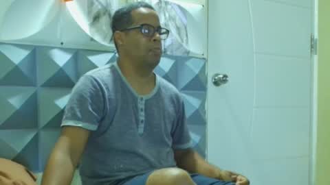 Snapshot of toni2814 chatting on 10.12.25 Antonio online show from 10.12.25