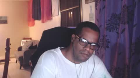 Snapshot of toni2814 chatting on 10.20.25 Antonio online show from 10.20.25