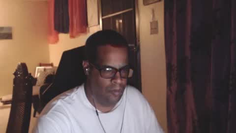 Snapshot of toni2814 chatting on 10.21.25 Antonio online show from 10.21.25