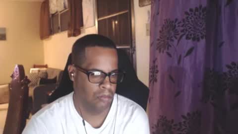 Snapshot of toni2814 chatting on 11.10.25 Antonio online show from 11.10.25