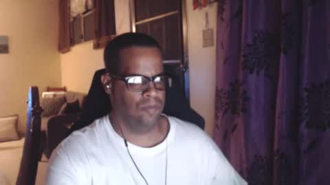 Snapshot of toni2814 chatting on 11.16.25 Antonio online show from 11.16.25