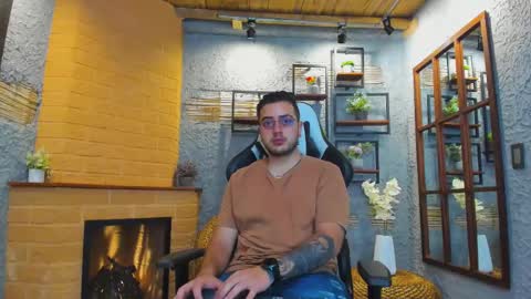 Snapshot of tonny_ferrer chatting on 10.24.25 Tonny online show from 10.24.25