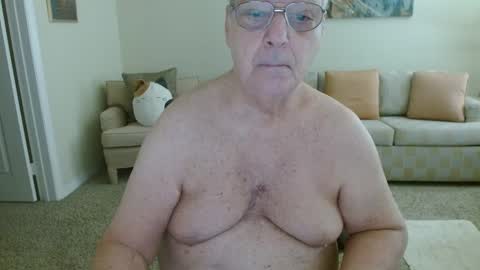 Snapshot of tonysview12000 chatting on 10.01.25 tonysview12000 online show from 10.01.25