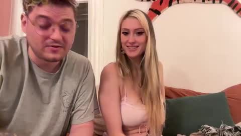 Snapshot of toobna2 chatting on 11.22.25 toobna2 online show from 11.22.25