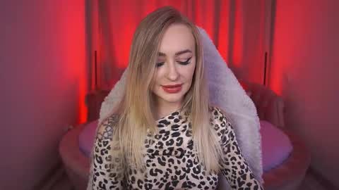 Snapshot of top_grace chatting on 10.03.25 top_grace online show from 10.03.25