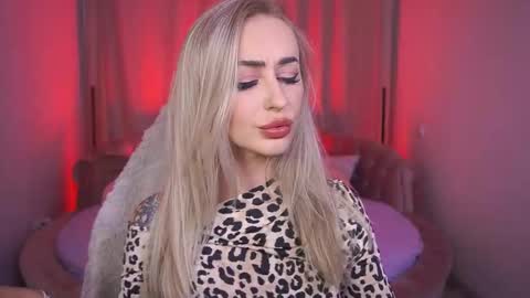 Snapshot of top_grace chatting on 10.03.25 top_grace online show from 10.03.25