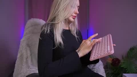 Snapshot of top_grace chatting on 10.06.25 top_grace online show from 10.06.25