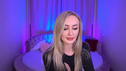 Snapshot of top_grace chatting on 10.21.25 top_grace online show from 10.21.25