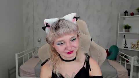 Snapshot of tori_cutie chatting on 10.09.25 Tori online show from 10.09.25